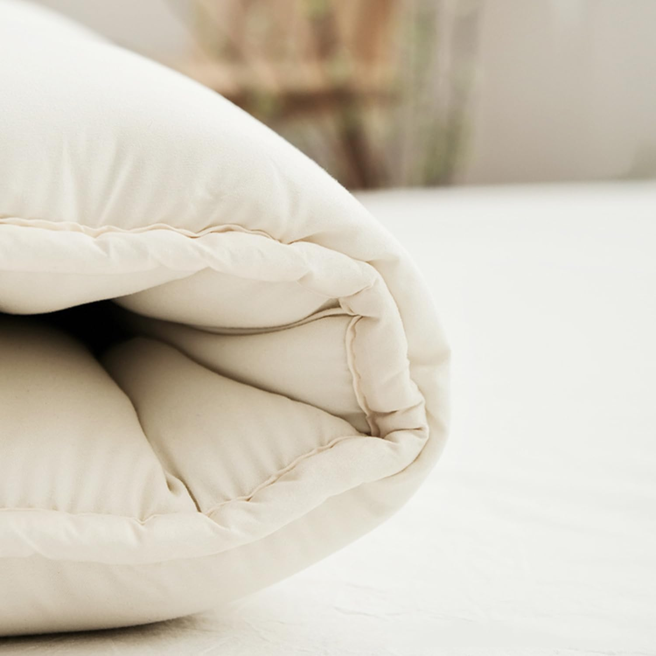 Matelas futon pliable au sol – Confort minimaliste et gain de place